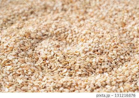 白ごま(生ごま)のクローズアップ 白ごま(生ごま)のクローズアップ 131216876