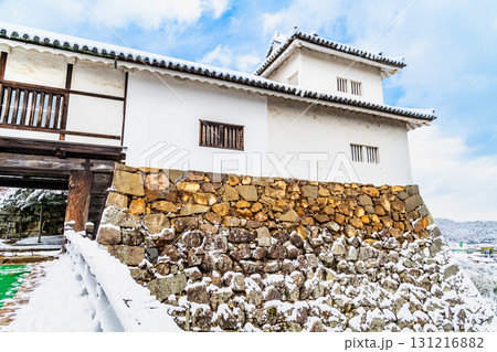滋賀 彦根城 雪化粧した天秤櫓と廊下橋 滋賀 彦根城 雪化粧した天秤櫓と廊下橋 131216882