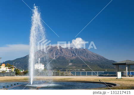 ウォーターフロントパークからの桜島 鹿児島市 131217415