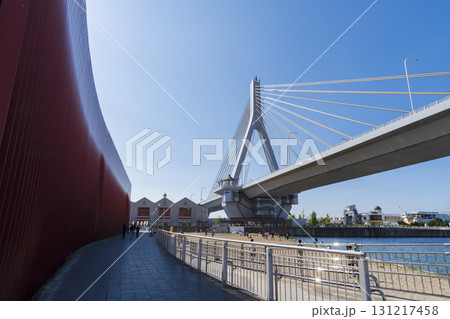 青森ベイエリア景観と青森ベイブリッジ 131217458