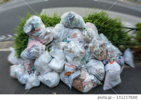 家庭ごみの集積所 131217680