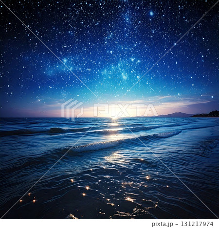 穏やかな波と星明かりが輝く夜景アート 131217974
