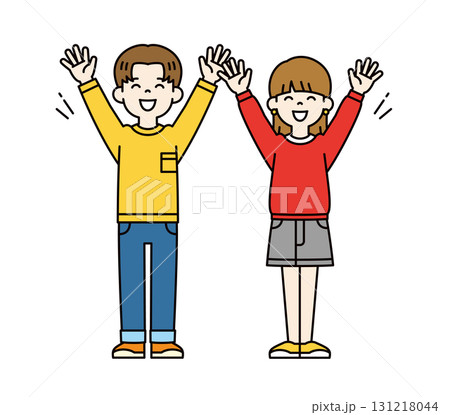 笑顔で万歳をする、10代・20代の男の子と女の子のシンプルな全身ベクターイラスト素材＿カラー 131218044
