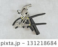 モルタル背景の工具 131218684