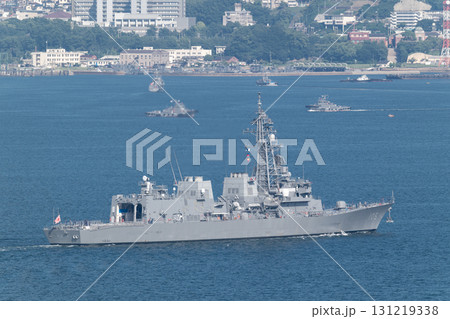 呉基地に戻る海上自衛隊の護衛艦いなづま と各種支援船 呉基地に戻る海上自衛隊の護衛艦いなづま と各種支援船 131219338