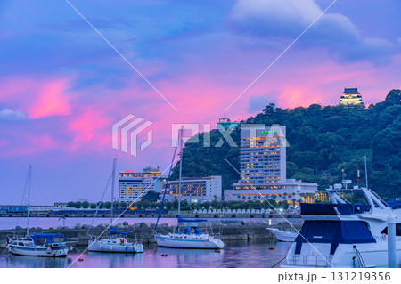 【静岡県】夕焼け空に覆われた熱海港 【静岡県】夕焼け空に覆われた熱海港 131219356