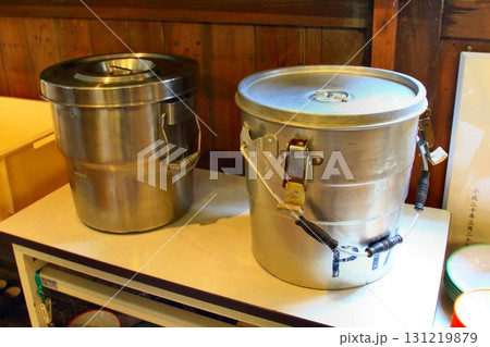 栄養管理と共に食育も大切な使命… 学校給食の配膳台 131219879