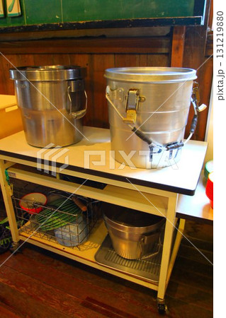 栄養管理と共に食育も大切な使命… 学校給食の配膳台 131219880