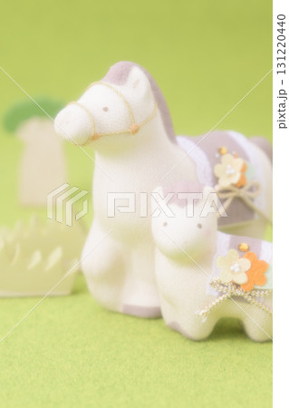 干支 かわいい馬の親子（ソフトフィルターバージョン） 131220440