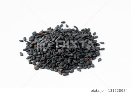 白背景に黒ごま(生ごま) 白背景に黒ごま(生ごま) 131220924