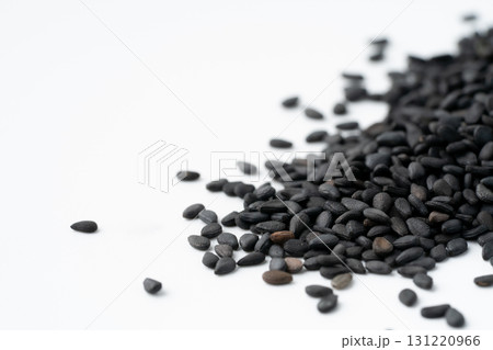 黒ごま（生ごま）のクローズアップ 131220966