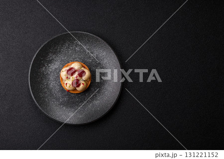 Sweet cake or tart round with cream and raspberries. Raspberry sweet tart Sweet cake or tart round with cream and raspberries. Raspberry sweet tart 131221152