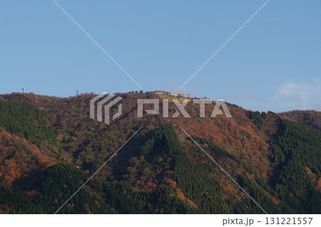 手取川から眺める晩秋の獅子吼高原　石川県白山市 131221557