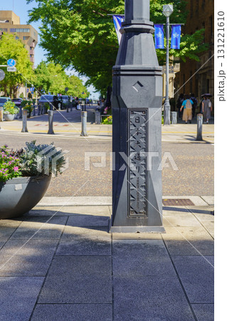 【神奈川県横浜市】日本大通り・横浜公園交差点付近(横浜公園を背に日本大通りを撮影) 131221610