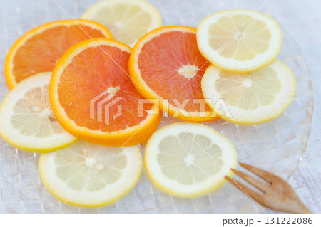 新鮮な柑橘のスライス 新鮮な柑橘のスライス 131222086