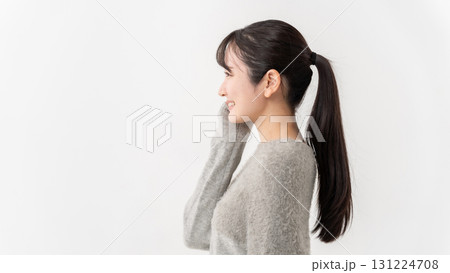 女性 横向き 女性 横向き 131224708