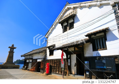 【広島県】快晴の鞆の浦 いろは丸展示館と常夜灯 【広島県】快晴の鞆の浦 いろは丸展示館と常夜灯 131224747