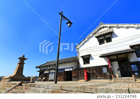 【広島県】快晴の鞆の浦 いろは丸展示館と常夜灯 【広島県】快晴の鞆の浦 いろは丸展示館と常夜灯 131224748