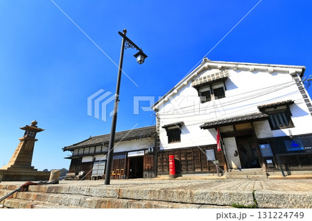 【広島県】快晴の鞆の浦 いろは丸展示館と常夜灯 【広島県】快晴の鞆の浦 いろは丸展示館と常夜灯 131224749