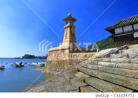 【広島県】快晴の鞆の浦　常夜灯 131224752