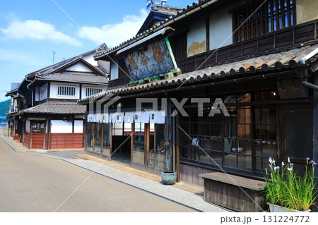 【広島県】晴天の鞆の浦の町並み 131224772