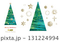 ペイントテクスチャのグリーンのツリーと、ゴールドのオーナメントのイラストセット。（ベクター） 131224994