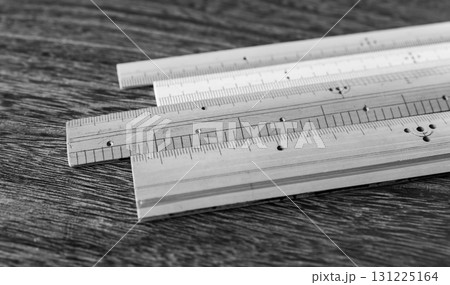 竹製の物差し　使い古した竹尺 131225164
