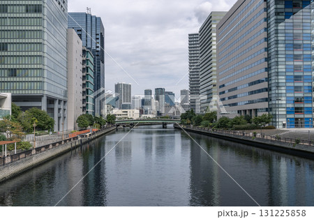 東京芝浦　運河のある風景 131225858