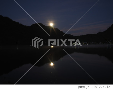 明け方の月のリフレクション（20250908044142） 131225912