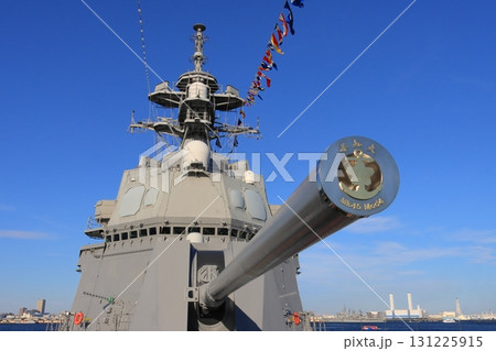 護衛艦しらぬいの砲身と艦橋 護衛艦しらぬいの砲身と艦橋 131225915
