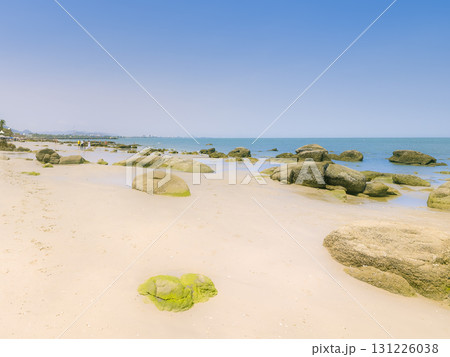 タイ・フアヒンの海岸と青い海 / Hua Hin Beach, Thailand 131226038