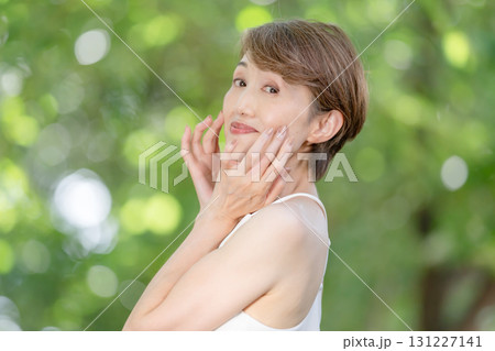 女性 屋外 ビューティー 女性 屋外 ビューティー 131227141