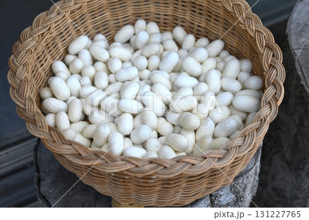 日本の伝統工芸「絹織物」・ジャパンシルク・三大天然素材(麻 綿 絹)・日本観光旅行の背景素材 日本の伝統工芸「絹織物」・ジャパンシルク・三大天然素材(麻 綿 絹)・日本観光旅行の背景素材 131227765