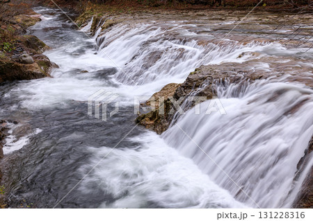 北海道伊達市、晩秋の大滝ナイアガラの滝【10月】 131228316