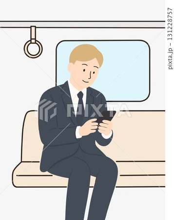 電車でスマホを見るビジネスマン 131228757