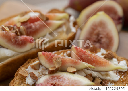 無花果のオープンサンド 131229205