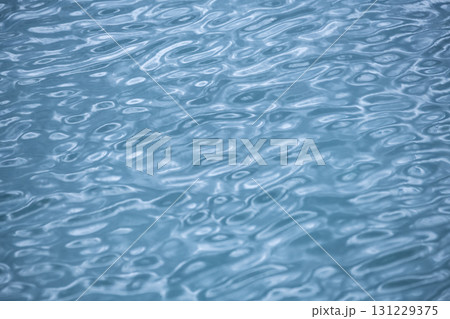 揺らめく水面 131229375