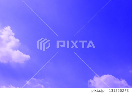 雲のある青空(壁紙素材) 131230278