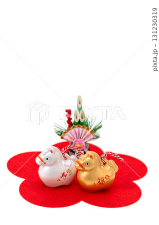 午年 年賀素材 金銀の福寿午と門松 梅の花びら 午年 年賀素材 金銀の福寿午と門松 梅の花びら 131230319