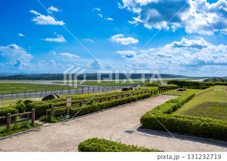 岡山市日応寺自然の森スポーツ広場から見た初秋の岡山桃太郎空港滑走路2　岡山県岡山市北区 131232719