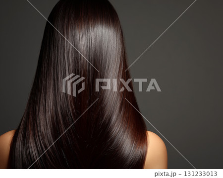 艶のあるストレートヘアの後ろ姿 艶のあるストレートヘアの後ろ姿 131233013