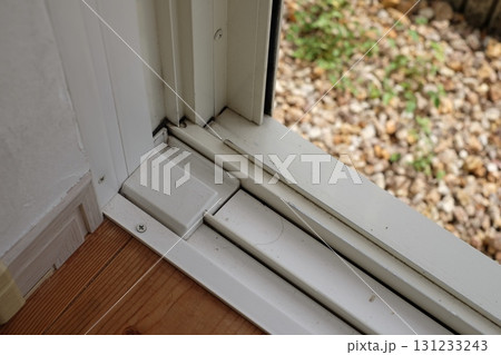 窓のサッシの汚れ 窓のサッシの汚れ 131233243