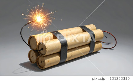 点火された古いダイナマイト 点火された古いダイナマイト 131233339