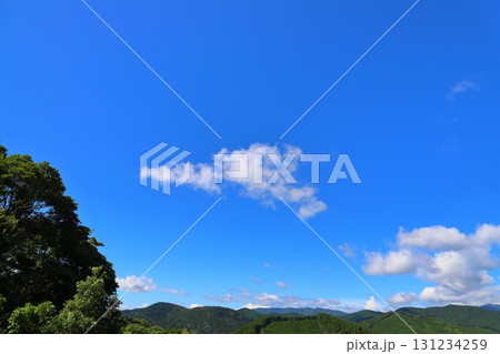 青空　雲　樹木　山地 131234259
