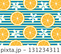 輪切りのオレンジと白い花のレトロな背景パターン 131234311