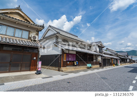 岡山県矢掛町　宿場町　矢掛宿の街並み 131236370