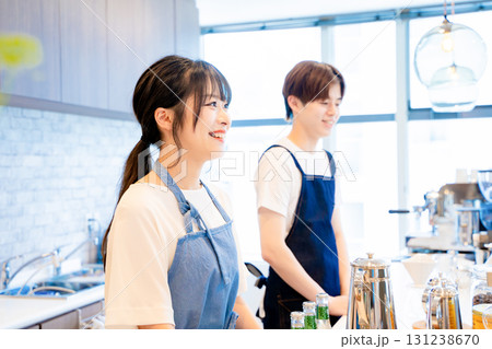 カフェ店員 スタッフ カフェ店員 スタッフ 131238670