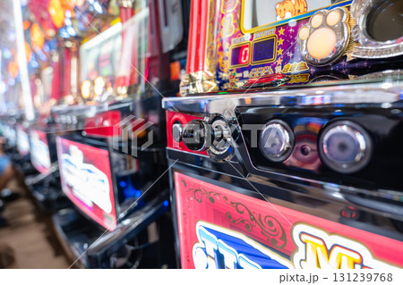 パチンコ　スロットマシン 131239768