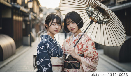 着物姿の日本人女性　京都の風情ある街並み 131240028