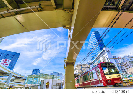 日本の横浜都市景観　横浜駅やJR横浜タワー、京浜急行の電車などを望む 131240056
